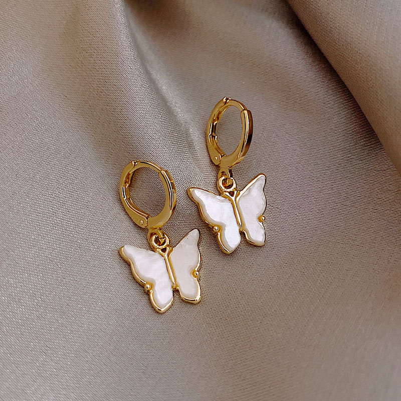 

Hoop & Huggie Korean Color Butterfly Small Fresh White Yellow Blue Sascallop Earrings Female Temperament Simple Brincos