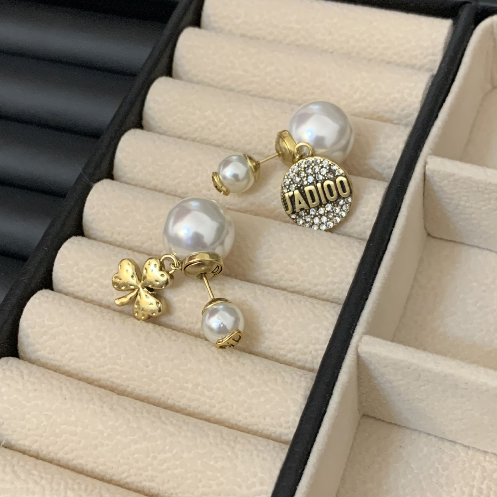 D family 2020 Clover letter pearl earrings female di family asymmetric earrings-image-553230282