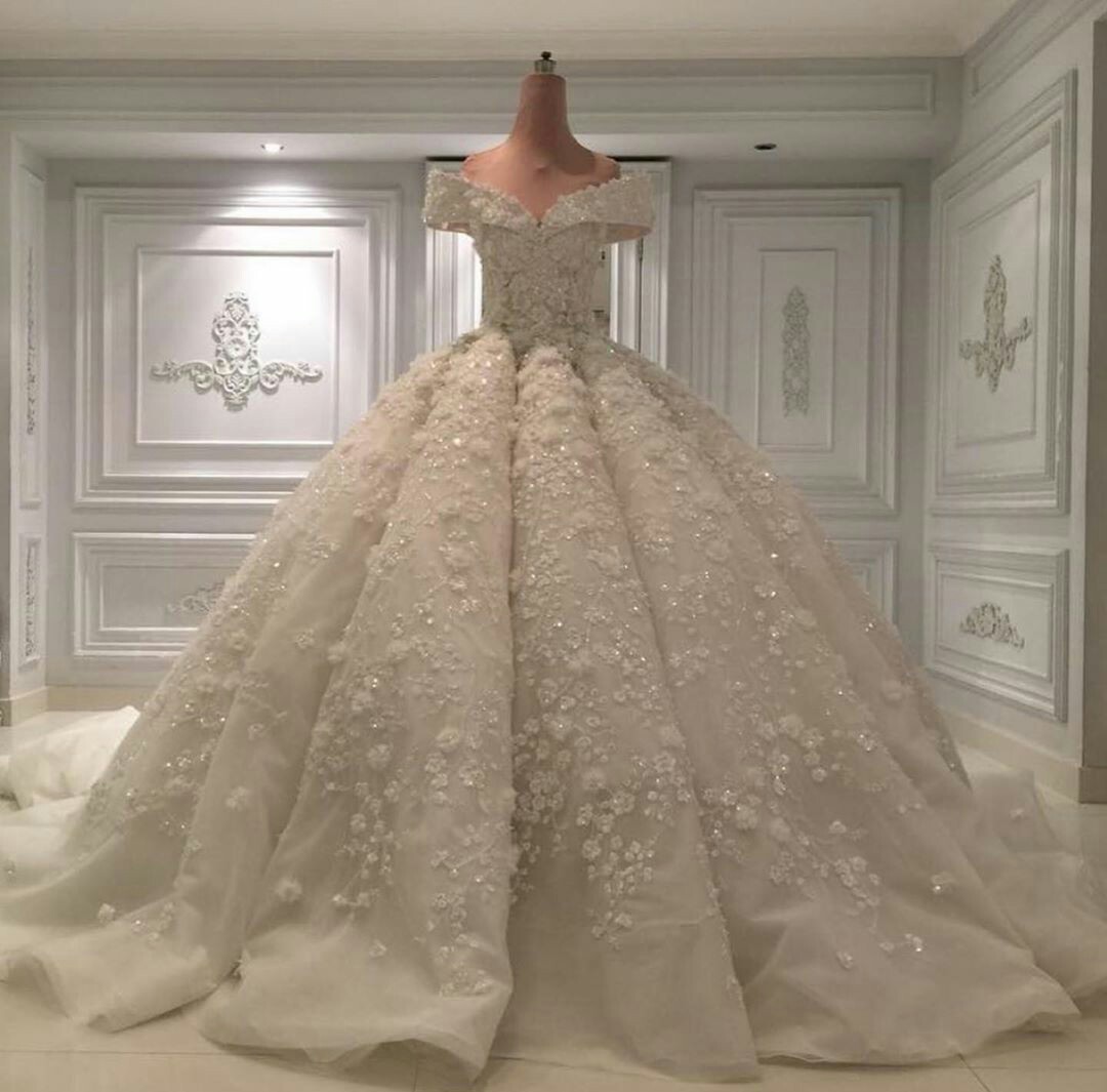 Luxury Ball Gown Wedding Dresses Off The Shoulder Lace 3D Floral Appliqued Beaded Wedding Gowns Court Train Custom Made Vestidos De Novia