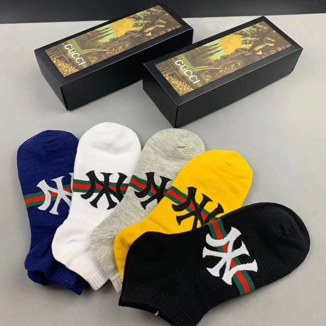 Leisure Fashion and Interesting Socks Mens White Wolf in The Dark Socks Sports
