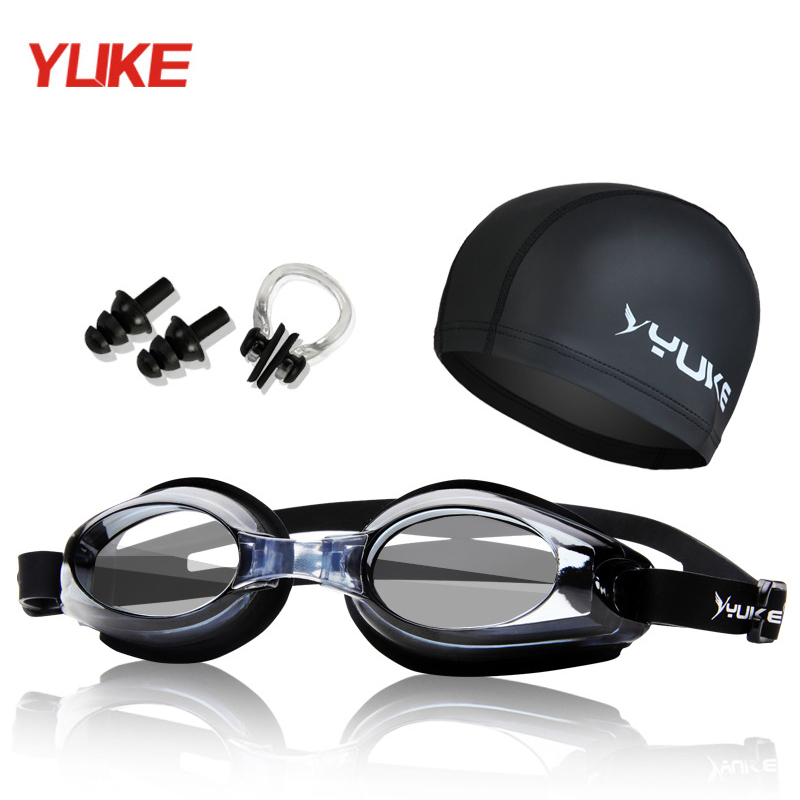 

YUKE 2020 Popular Waterproof Anti Fog Flat Goggles Unisex Swimming Glasses Eyewear With Ear Protect Plug Nose Clip PU Swim Cap