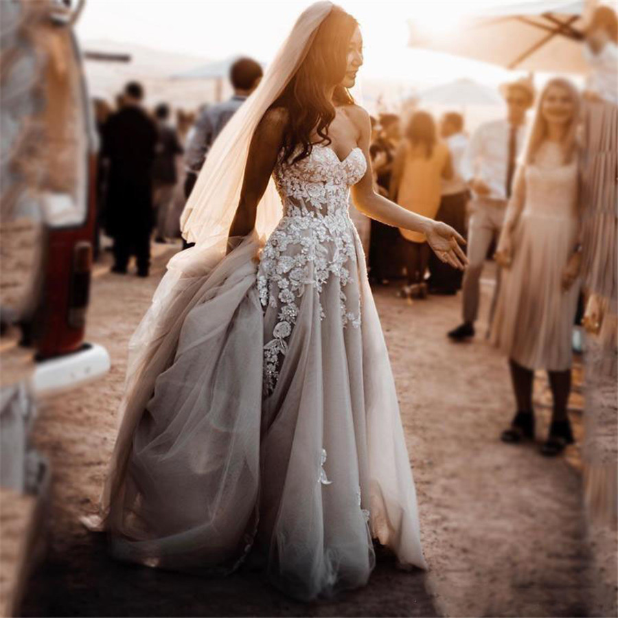 

Sweetheart Lace Appliques Prom Dresses Bridal Gowns Custom Sleeveless Formal Bridal Gowns Robe De Mariage Garden Princess Robe De Mariee
