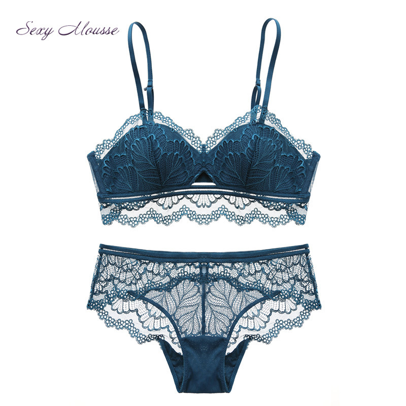 ropa interior pequeña mujer