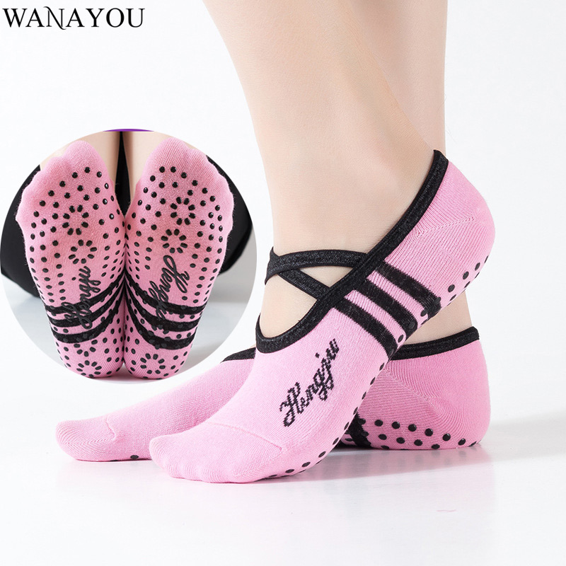 

WANAYOU Women Cross Strap Round Head Backless Yoga Socks Slippers Non-Slip Pilates Sports Socks Cotton Breathable Fitness, Rose
