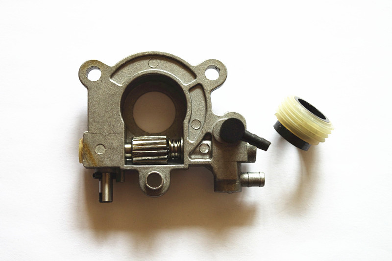 

Oil Pump & Worm for Chinese 6200 662 Chainsaw 62CC chain saw parts