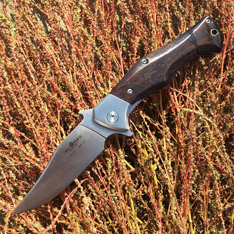

Brother 1612 Horned Viper] Pocket knife Fliper folding knives steel Ebony Wood folder Tactical EDC tool collection