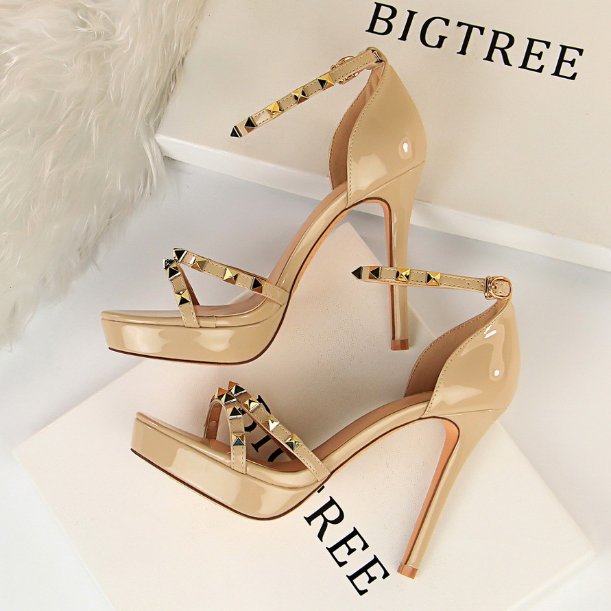 

New Summer Rivet Platform Sandals High Heels Women's Shoes big size 42 43 Heel Buckle Strap Sexy Thin High-Heeled Nude Sandal Y200620, Apricot