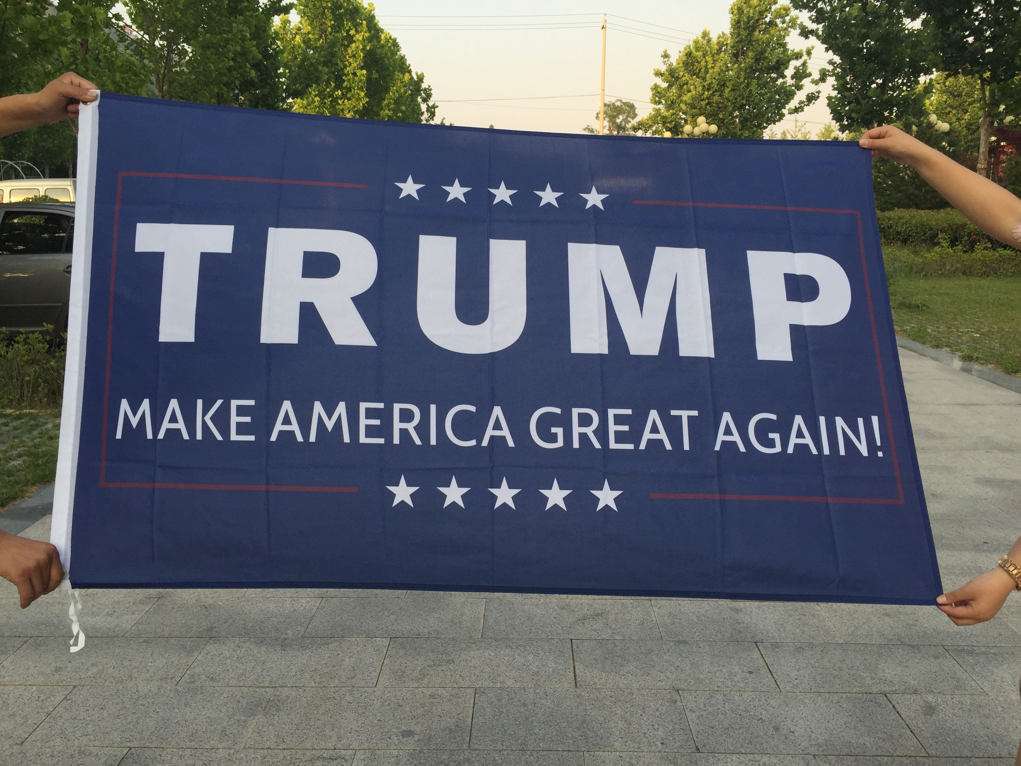 

Wholesale Free Shipping Factory Low Price Trump Flag 3x5ft Polyester Flying Banners with Two Metal Grommets