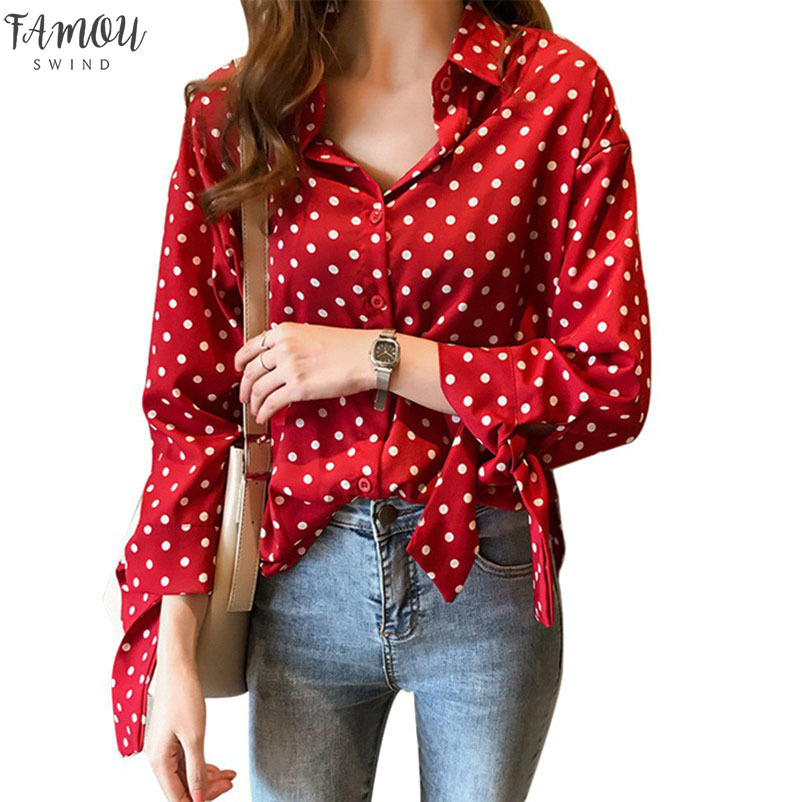 camisas negras con lunares blancos