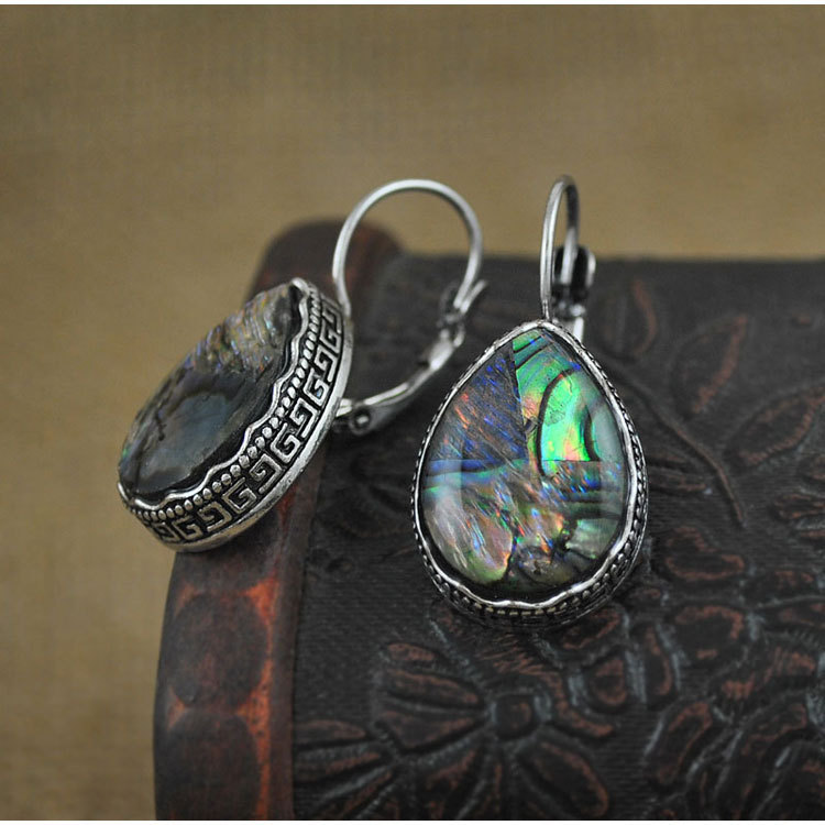 

E1623 Classic water drop earrings Palace carved colored shell earrings earrings