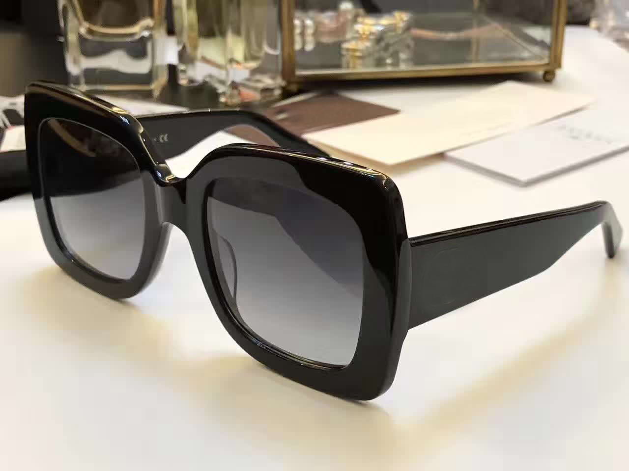 

Women Square Sunglasses 0083 Black Grey Gradient Smoke Fashion Sun Glasses Shades New with Case
