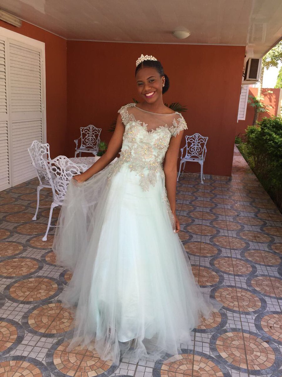 

2019 Elegant Country Sleeveless Wedding Dresses Lace Appliqued A Line Tulle Long Bridal Gowns Cheap Custom Made, Black