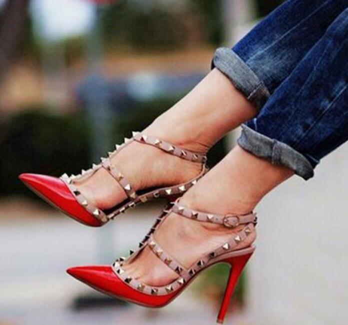 

Sandalias Designer Summer Shoes T-Strap Gladiator Sandals Women Patent Leather Pointed Toe Spiked Pumps Rivet Studded High Heels Sandals, Black