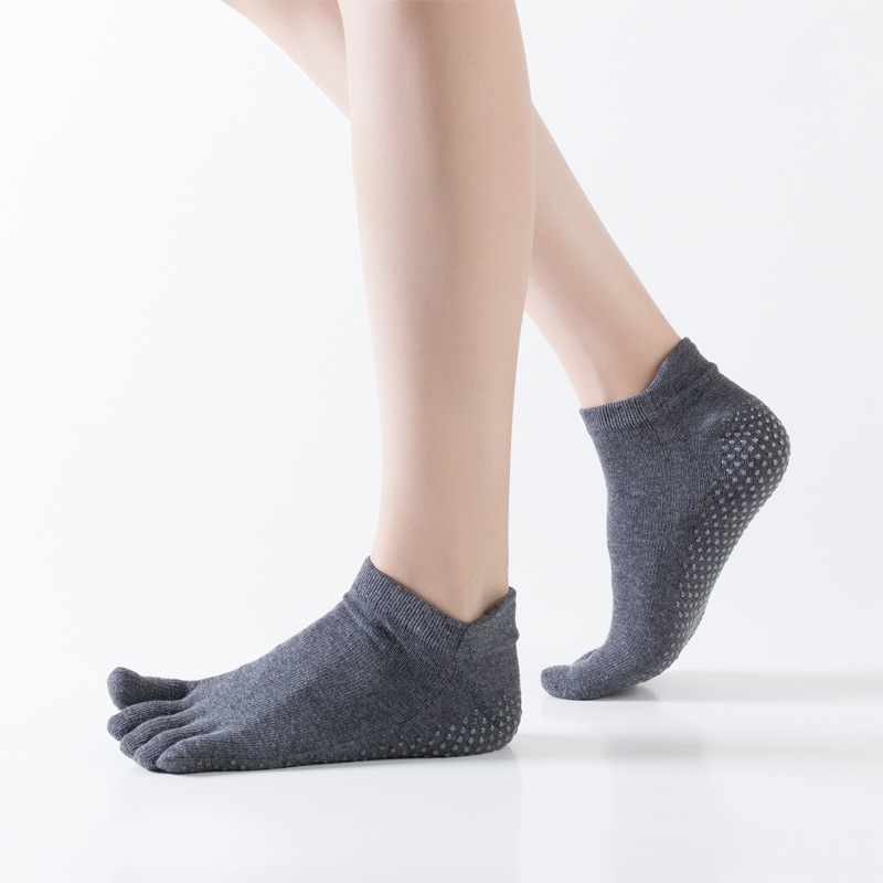 

New women Sport Socks Yoga Socks Five Toe Cotton Pilates Sock Ventilation Quick-Dry Fitness Accessories Dance Sock Slippers, Black