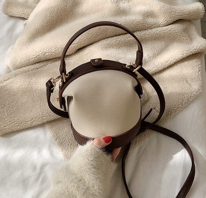 Designer Femmes épaule Totes luxe Tempérament Scrub Sacs Bucket Moraillon Mini sac à main Nouveau style Sacs Rencontres