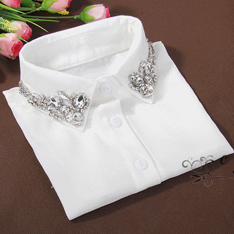 camisa blanca cuello alto mujer