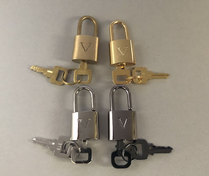 

4 colors Classic Luggage padlock / Lock set = 1 lock + 2 keys , as a Pendant to Diy your Necklaces . Customer Designate Product