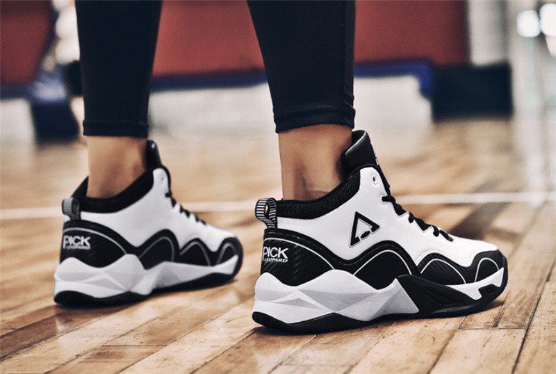 

Hot Sale 2019 new high-top basketball shoes couple models non-slip outdoor running shoes increase male students' two-color stitching bre