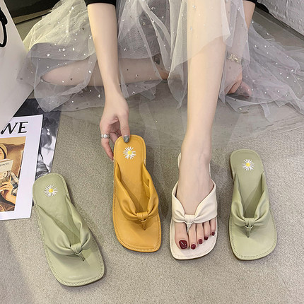 

Little Daisy flip-flops female wear 2020 summer new students wild flat bottom net red sandals and slippers ins tide, Beige