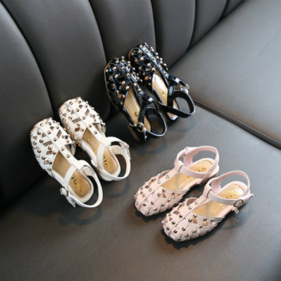 

Children Designer Sandals Girls Hollow Breathable Princess Shoes Kids Designer Sandals with Rivet Luxury Flat Heel Shoes, Black