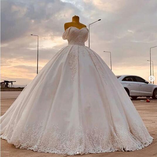 

Satin Country Ball Gown Wedding Dresses Off Shoulder Real Picture Beach Cheap Wedding Gowns 2020 New Formal robes de mariée, Brown