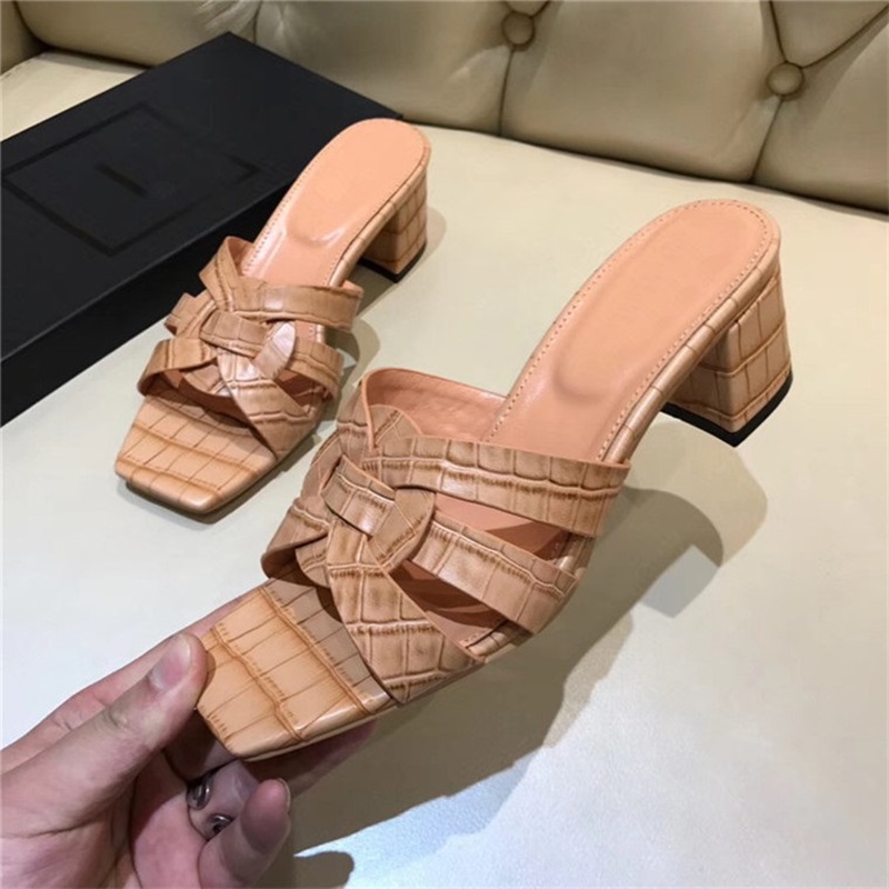 

2019 Genuine New Luxury Outdoor Slippers Leather Out Flip Cut Sandals Fashion Beach Indoor Slippers Women Flop Summer Dodlm, Red;black