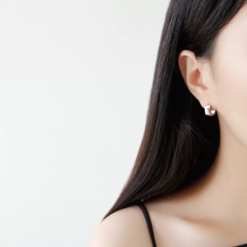 

Charm S925 Sterling Silver Earring Fashion Personality Four Square Wide Face Ear Ring Buckle Simple Wild Female Jewelry