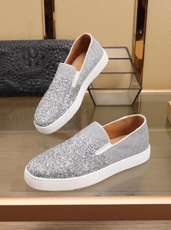 2020 Nouvelles chaussures de baskets pour hommes, chaussures de sport basses brillantes bases de fond rouge Fashion Pik Rivet Chaussures à pied 3
