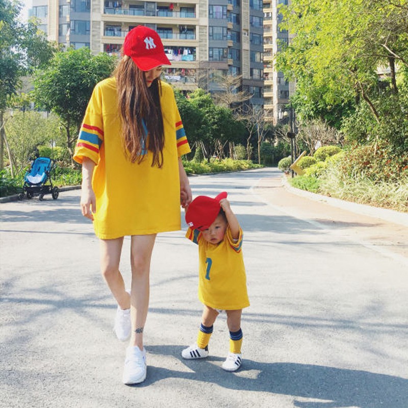 

2020 Summer Matching Family Outfits Fashion Letter Print Casual Tshirt Mother Father Kids Shirts Baby Romper Fashion Family Look, Yellow