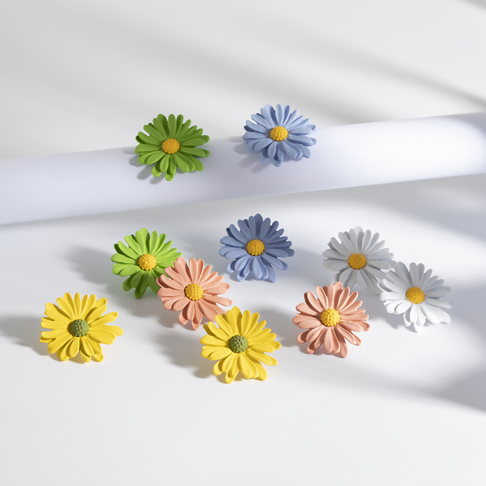 Cute Small Daisy Flower Stud Earrings For Women 925 Sterling Silver Needle Sweet Flower Earrings Party Holiday Wholesale Jewelry