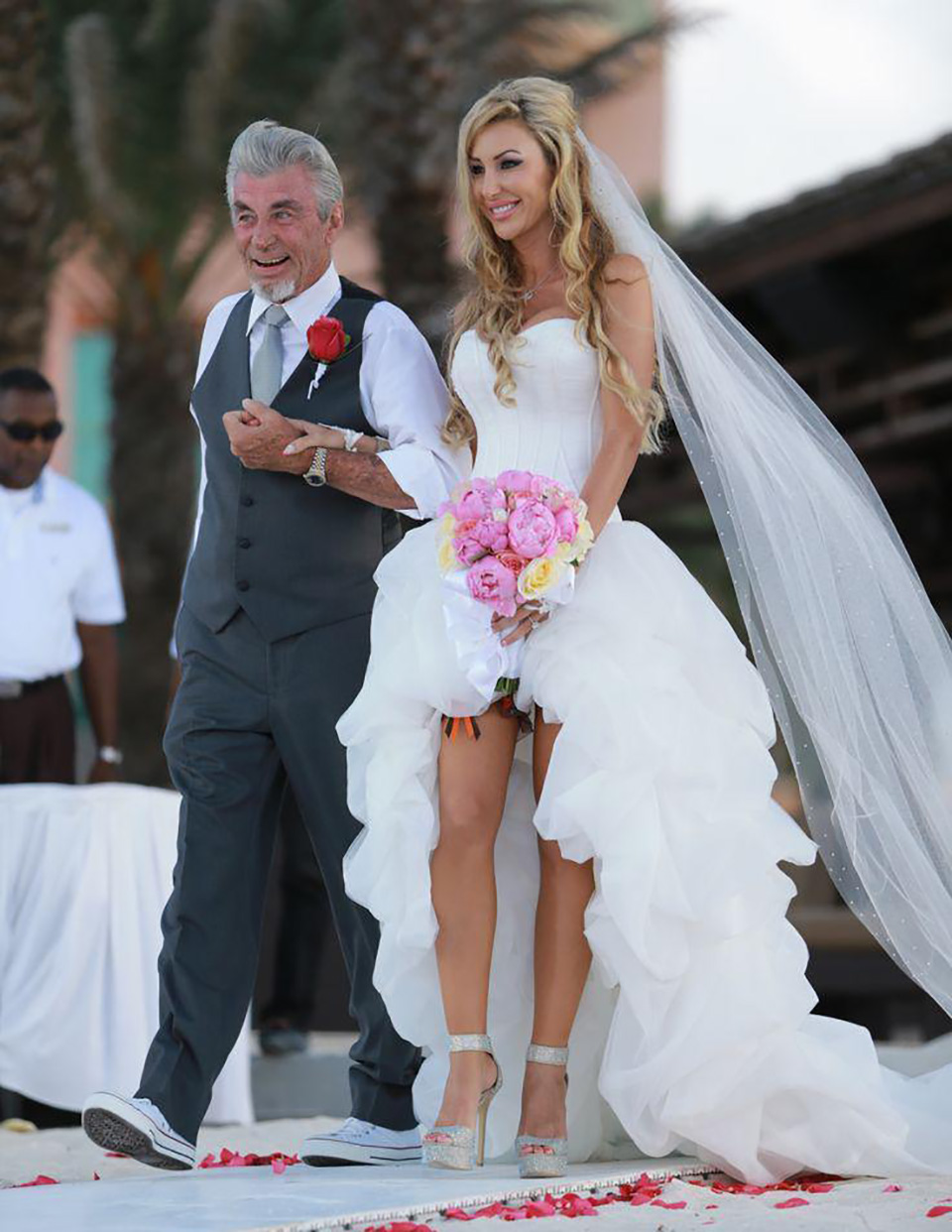 Livraison Gratuite Nouvelle Arrivée Blanc Ivoire Organza Haut Bas Robes De Mariée Chérie À Volants Robes De Mariée Sans Manches Tribunal Train Pe