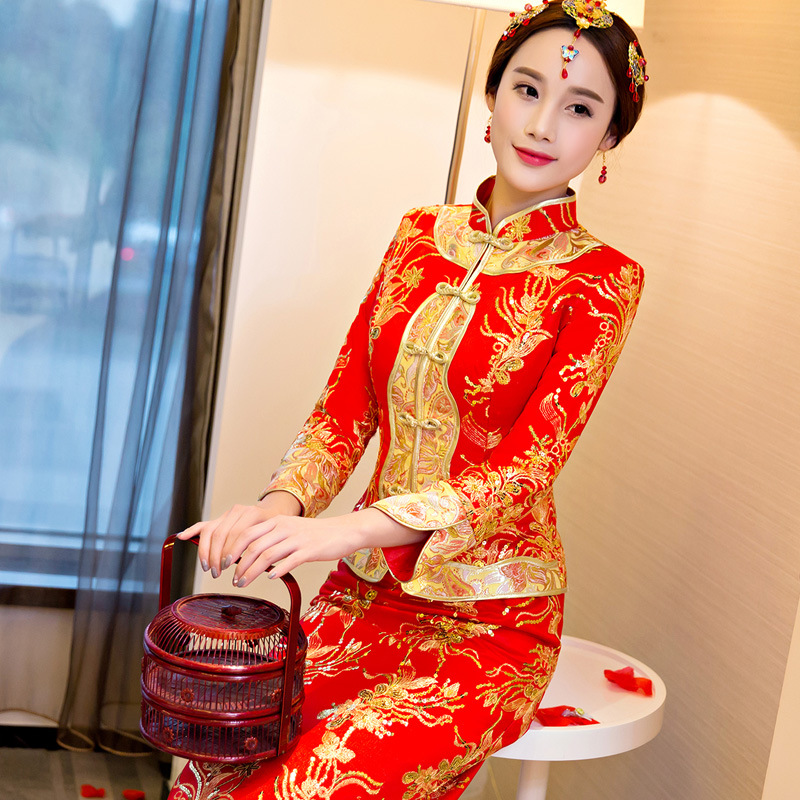 

Red embroidery Cheongsam Sexy Qipao Dresses Long Chinese Traditional Wedding Dress Oriental Wedding Gowns Bride Traditions