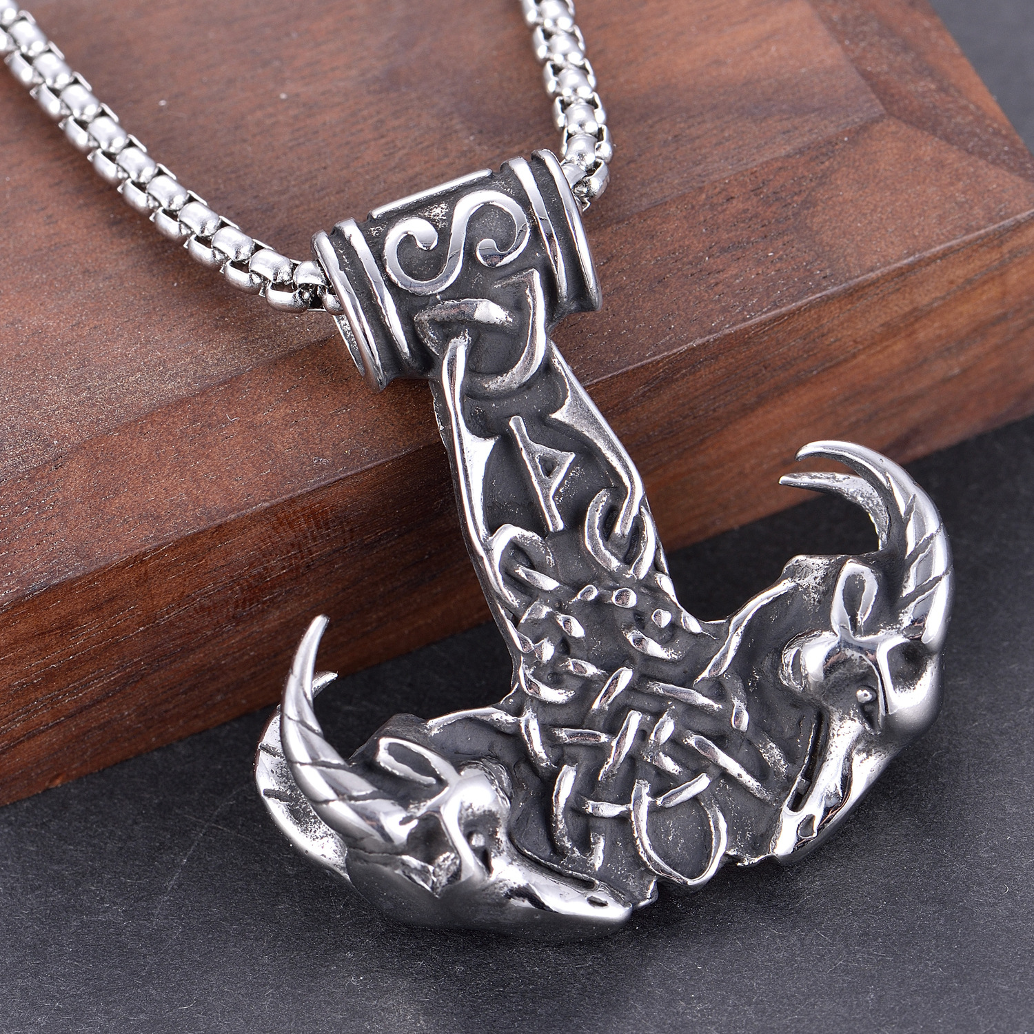 

2020 z191 new Viking Necklace men's stainless steel carved sheep head pendant to boyfriend holiday gift, Silver