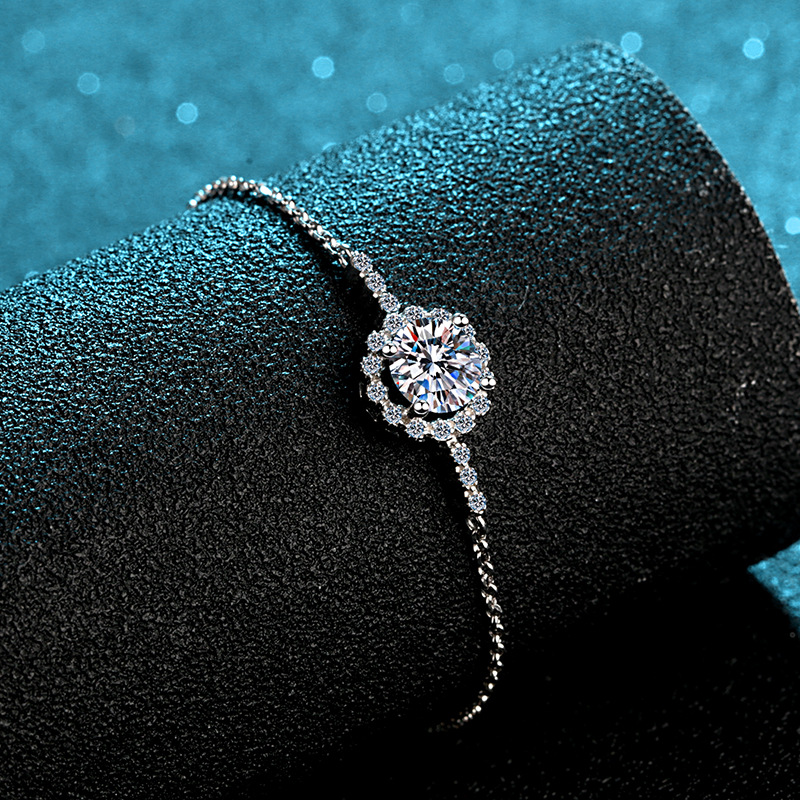 

Moissanite D Color Bracelet for Women Diamond Heart and Arrow Excellent Cut Fashion Silver Chain Bracelets