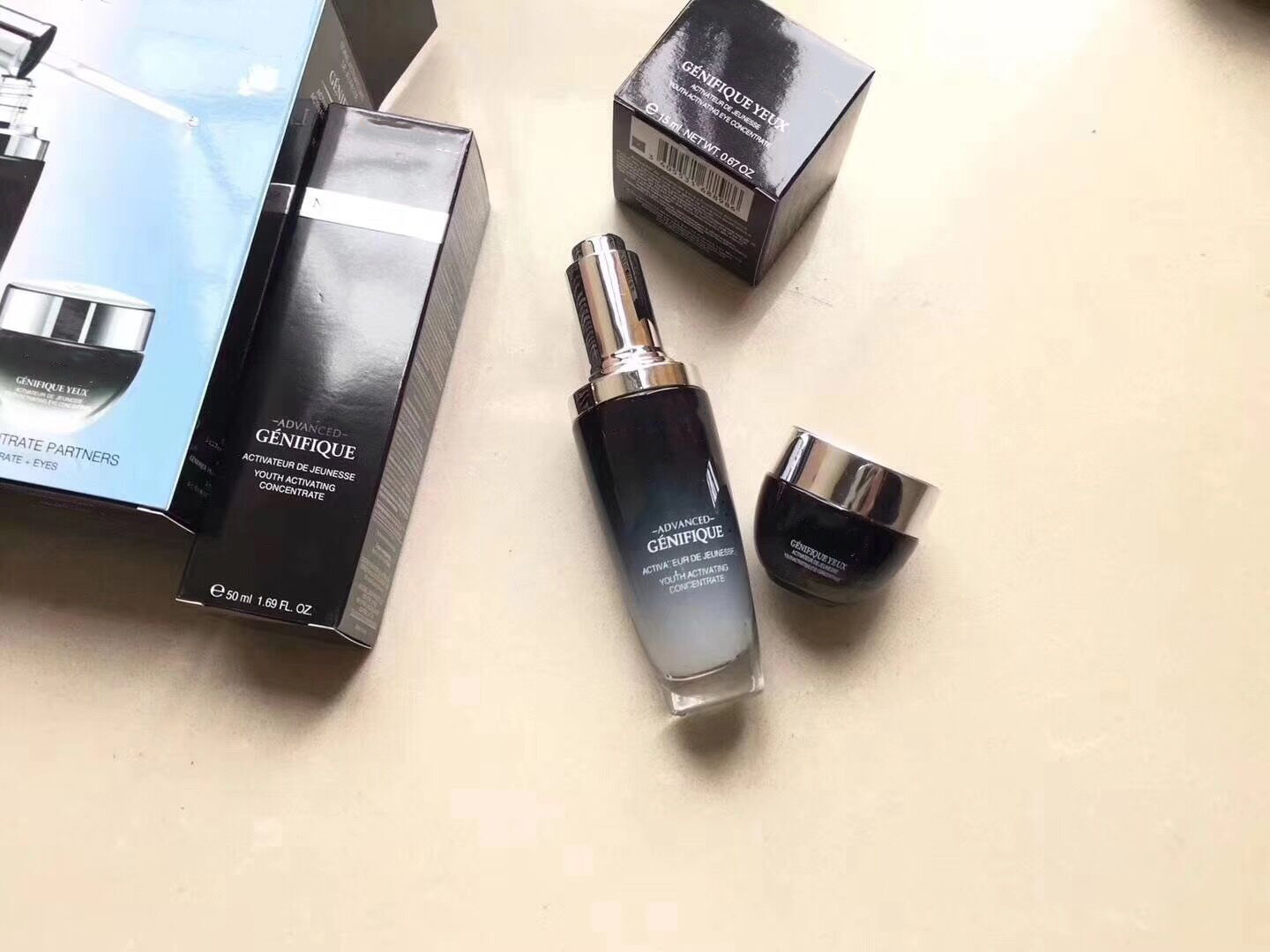 

Black Bottle Set Genifique yeux Advanced Youth activating Concentrate 50ML adeep repairing eye cream DHL free, Please choose your color.