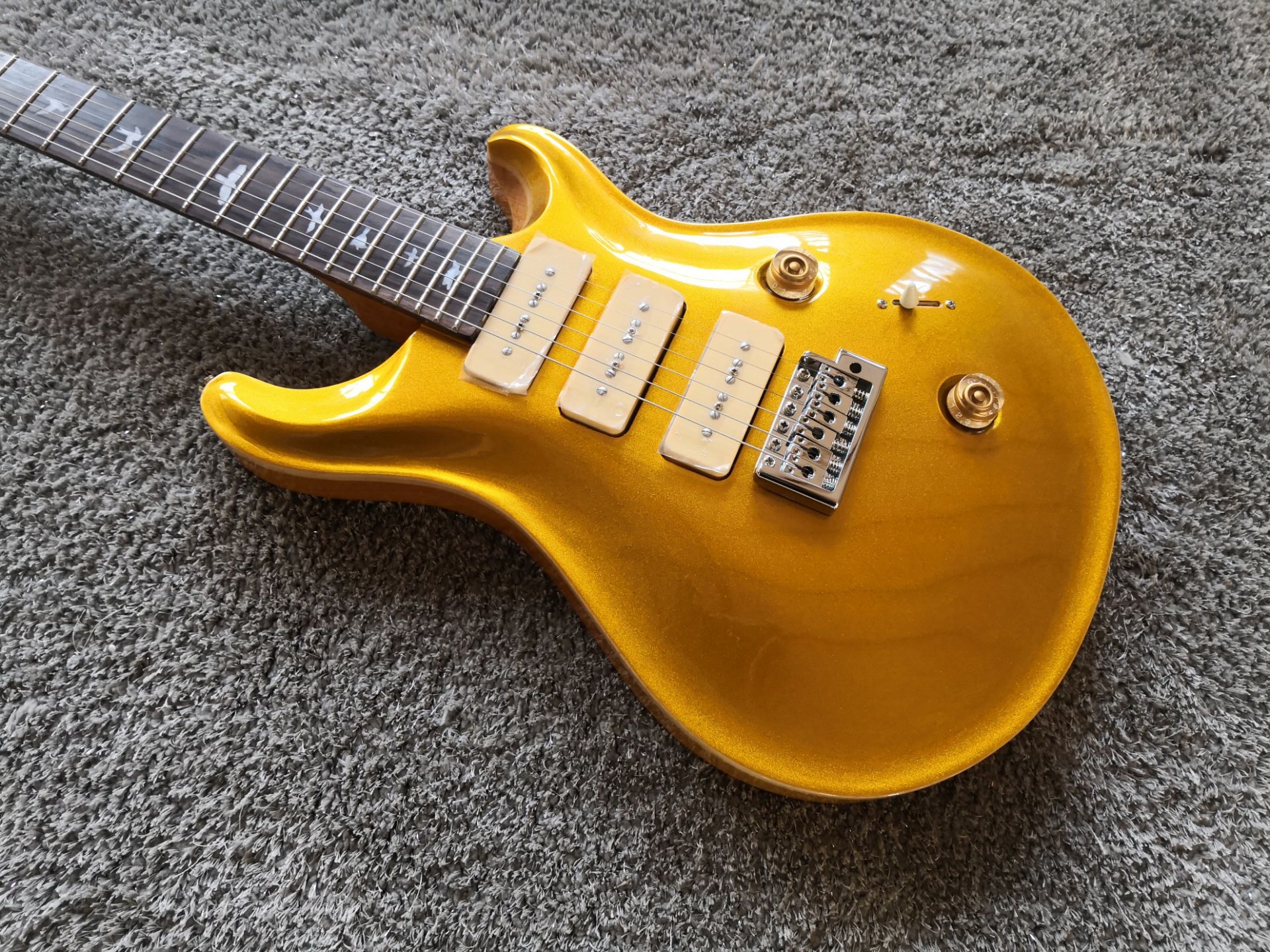

Rare Custom 22 Goldtop Electric Guitar 22 frets 3 P90 Pickups Single Vibrato Chrome Hardware Custom Made Smith Signature Guitars
