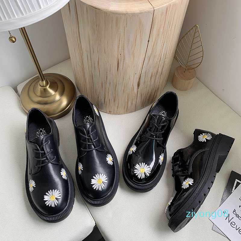 ladies black patent shoes