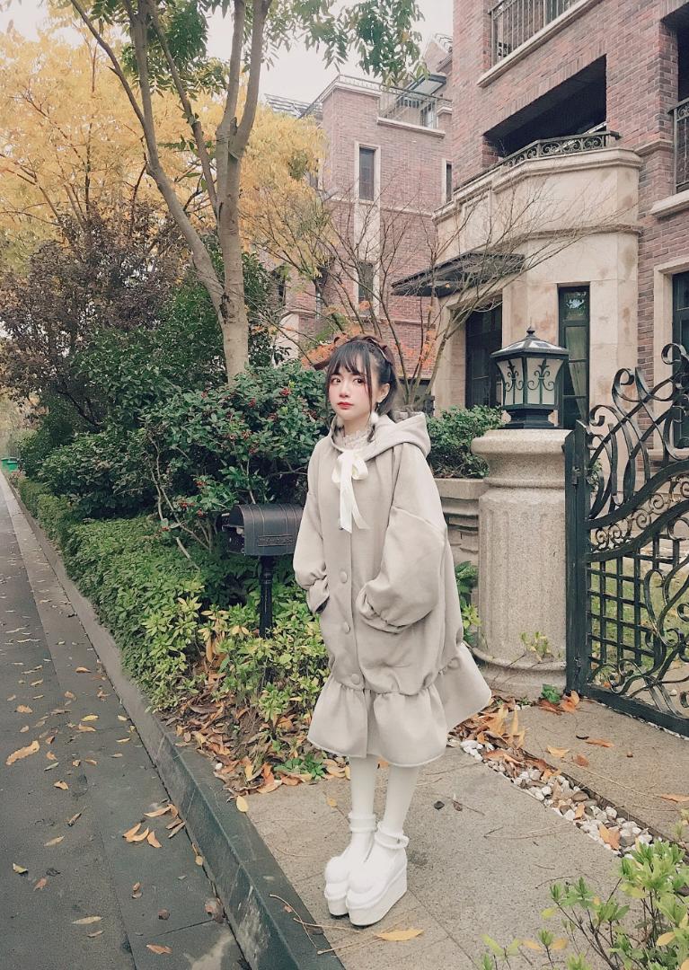 

Princess sweet lolita coat Bobon21 Temperament Maiden Retro Flower Bud Leaf Lace Long hooded Wool Overcoat women C1684, Purple
