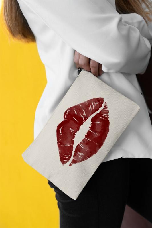 

Angemiel Clutch Red Women Kiss Portfolio Hand Makeup Bag