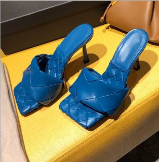 

2020 The latest leather slippers Matte leather checked women shoes Square - mouthed, open-toed women flat heel slippers 9.5cm size 35-40, Lavender
