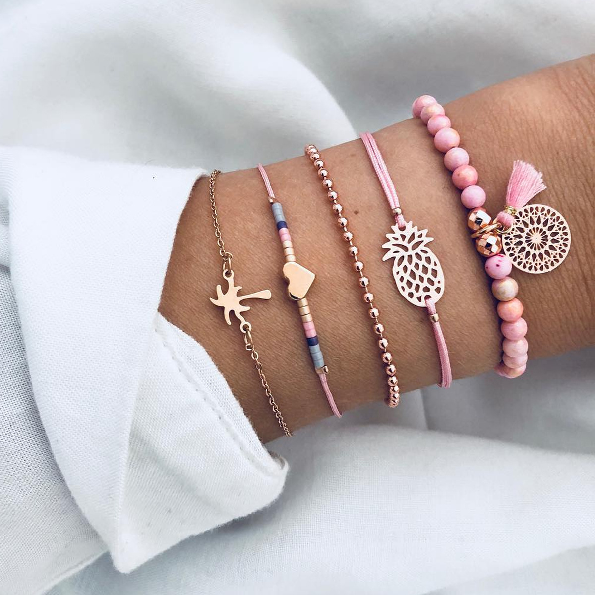 Ensemble de bracelets à breloques perlés à brins roses faits à la main promotionnels pour femmes 5 pièces à vendre