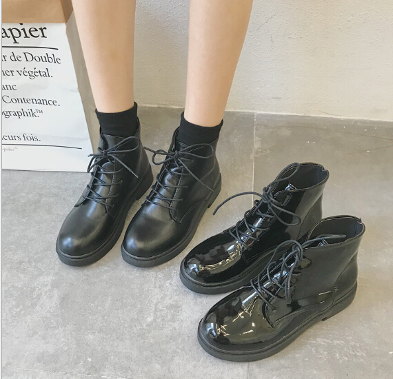

2019 autumn new black motorcycle Martin boots female British wind with patent leather thick with short boots high to help women's boots, Black bright light