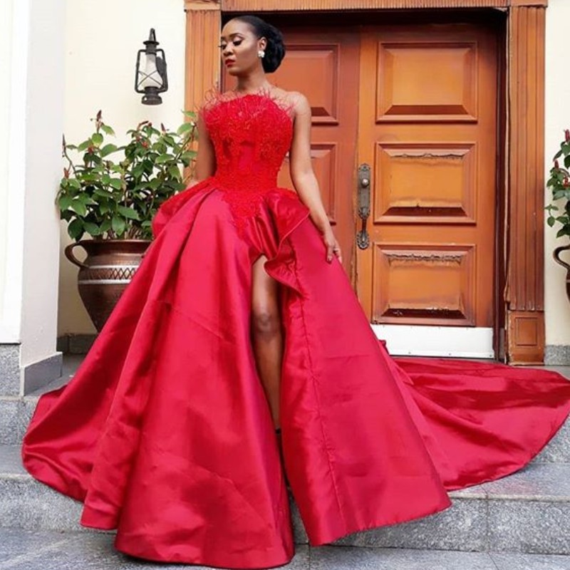 

Glamorous Red Ball Gown Feather Prom Dress 2020 New Sexy Lace Applique Split Lace-Up Evening Dress Sweep Train Celebrity Red Carpet Dress, White
