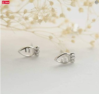 S925 Sterling Silver Women's Stud Earrings Simple and Lovely Mini Carrot Stud Earrings Women's Cute Silver Jewelry,