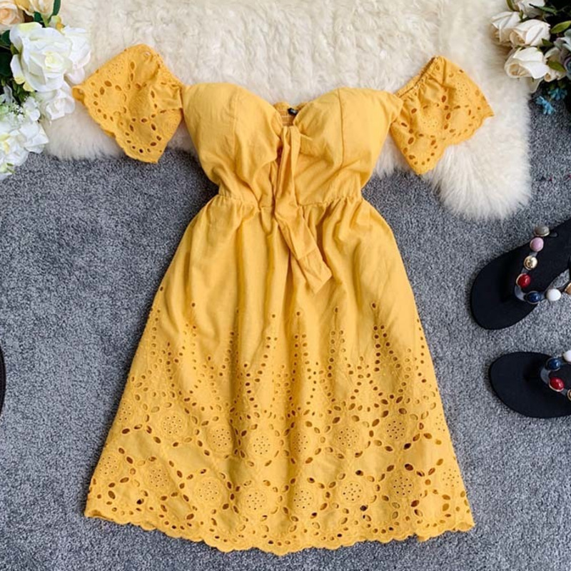 

2020 Spring Sexy Strapless White Dress V-neck Stretchy Women Off-shoulder Fairy Mini Vestidos Hollow Out Lace Slim Dresses T085