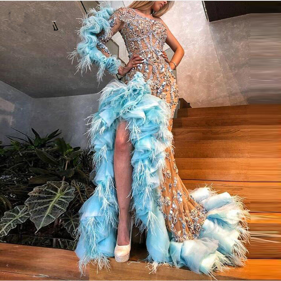 2020 Nouveau Luxe Sparkle Perlée Sirène Robes De Bal Sexy Volants Plume Cristal Longues Robes De Bal Champagne Robe Formelle Une Épaule