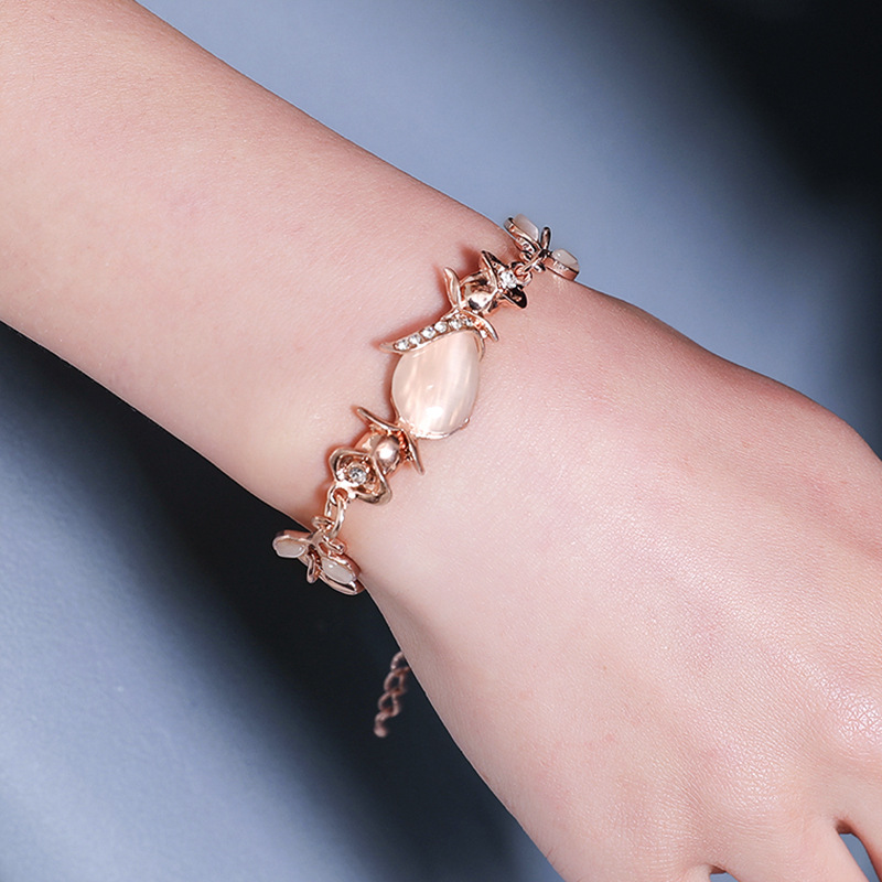 

Charm Bracelets Korean Creative Hand Jewelry Japanese And Fashion Dazzling Opal Leaves Rose Gold Bracelet Female