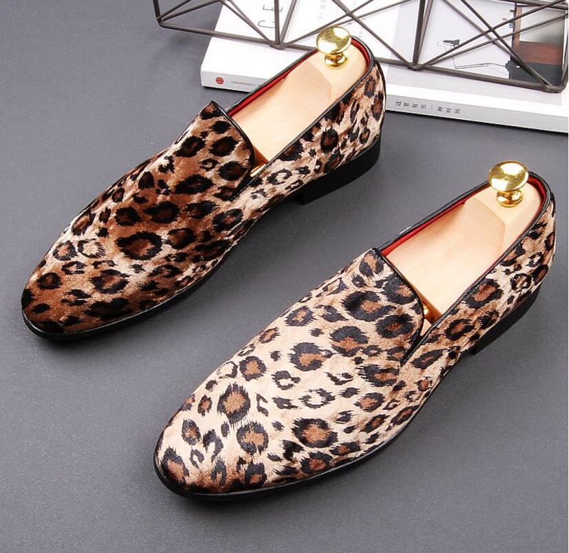 

2020 NEW British Brand Leopard grain Dress Shoes New Arrival Men Wedding Shoes Spikes Black Velvet Loafers Flat Shoes, Brown