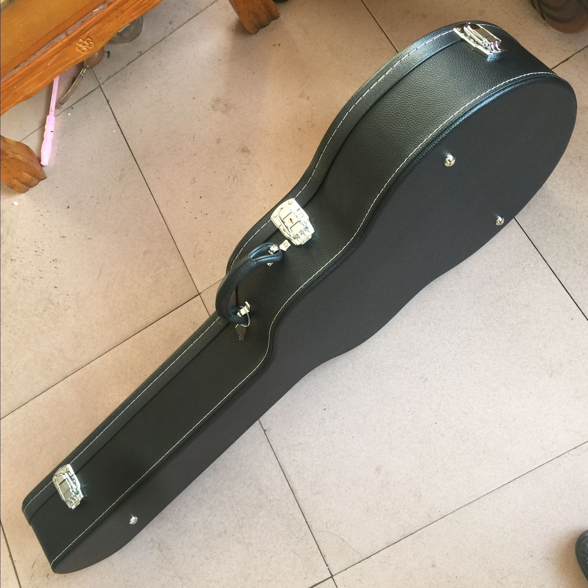 Black hardshell guitar case for electric guitar-image-550753588