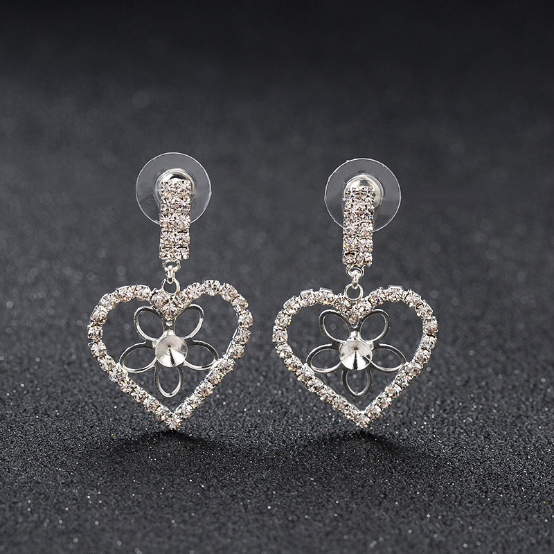 

Heart Shaped Ear Nail Woman Temperament Personality Concise Student Earrings Fresh Eardrop Earring Send Goods Girlfriend